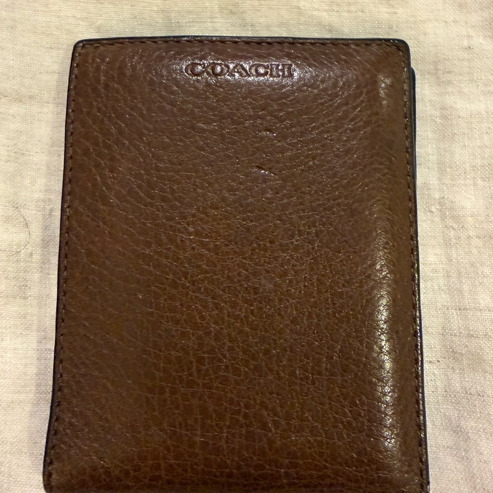 Coach Men’s Brown Leather Bifold Wallet – Classic Style - Picture 4 of 8